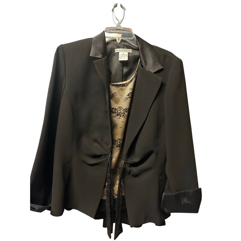 Plaza South blazer with a lace trim top Size 16
